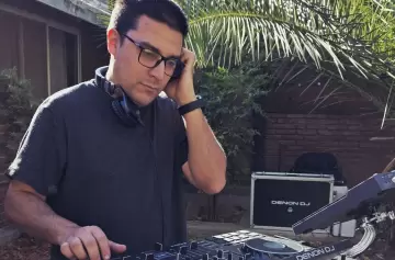Un DJ se solidariza con estudiantes estafados y ofrece gratis sus servicios