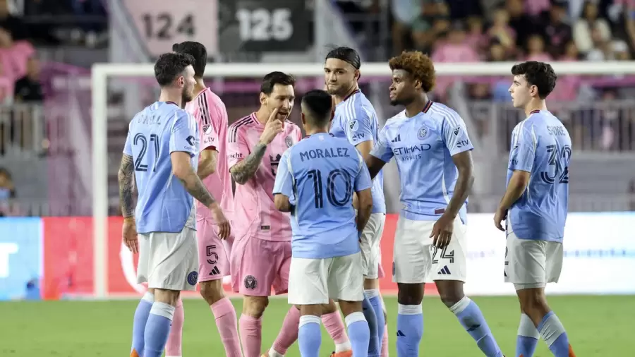 Messi y su pelea con Maxi Moralez.