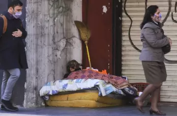 Pobreza en Argentina: UCA revela caída al 36,3% e indigencia del 6,8% en el tercer trimestre de 2025