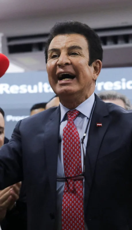 "Denuncio públicamente que... un algoritmo (similar al que usaron en 2013) cambió los datos".