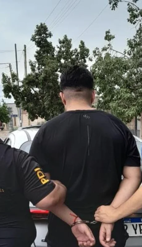 El acusado de cometer las estafas al momento de ser detenido en San Juan/ Fuente: X de Mercedes Rus, ministra de Seguridad de Mendoza