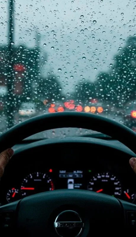Conducir en tormenta: consejos oficiales para manejar durante lluvias intensas