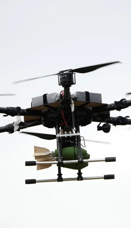 La Fiscalía investiga los sobrevuelos en la base nuclear francesa, aunque no encontró, por el momento, un vínculo con Rusia.