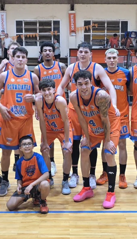 El plantel de Rivadavia celebró una nueva victoria.