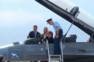 "Ángeles protectores": Milei recibió los F-16 en Córdoba y marcó el inicio de una nueva era militar