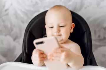 La regla del 2x1: cuántas horas de pantalla son realmente seguras para tu hijo según su edad