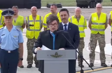 El último acto de Petri: Milei oficializó los nuevos cazas y bendijo la salida del ministro al Congreso