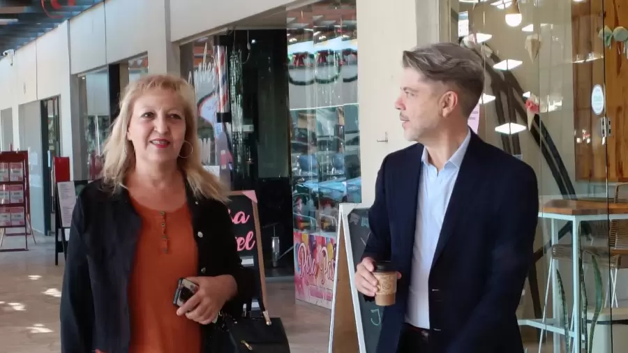 Titular del Partido de los Jubilados, María Isabel Grosso y del Coordinador de dicho partido, Daniel Guerrero.