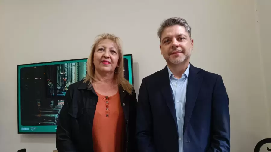 Titular del Partido de los Jubilados, María Isabel Grosso y del Coordinador de dicho partido, Daniel Guerrero.