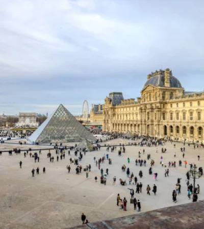 De un robo de joyas a la catástrofe hídrica: El Louvre vuelve a ser noticia por su 'red obsoleta'