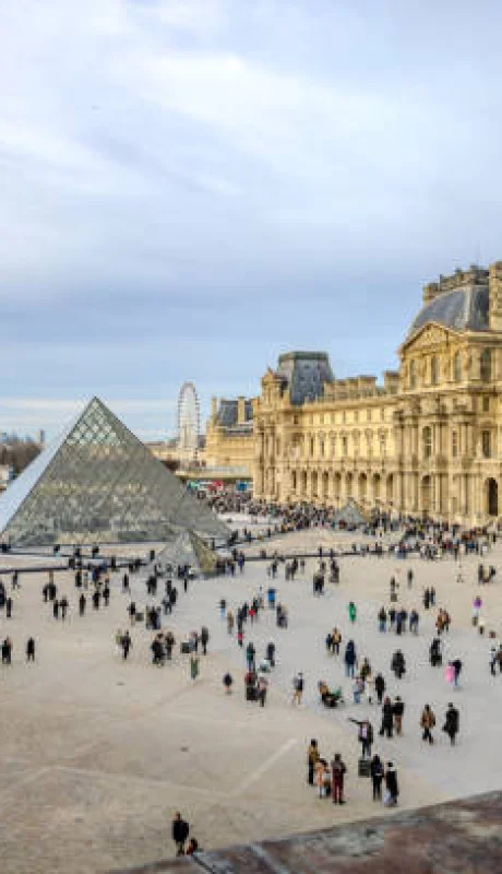 De un robo de joyas a la catástrofe hídrica: El Louvre vuelve a ser noticia por su 'red obsoleta'