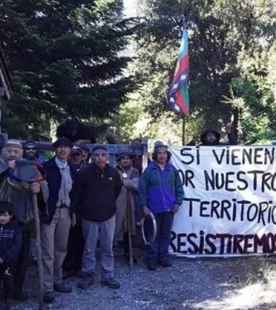 Las tierras, en la costa del lago Nahuel Huapi, fueron usurpadas en 2011 por miembros de la familia Melo y luego por la lof Quintriqueo-