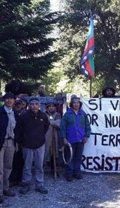 Las tierras, en la costa del lago Nahuel Huapi, fueron usurpadas en 2011 por miembros de la familia Melo y luego por la lof Quintriqueo-