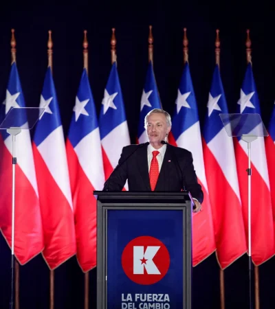 El ultraliberal se consolida en su camino hacia la Casa de La Moneda.