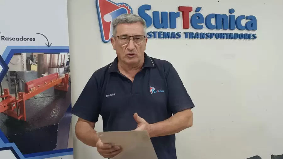 El titular de ASINMET, Julio Totero, celebra la aprobación del proyecto minero en San Jorge.