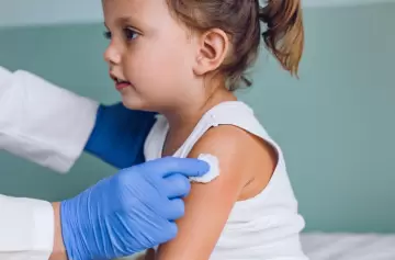 Efecto Inmediato: Denuncia a 10 padres impulsa a 72 familias a vacunar a sus hijos