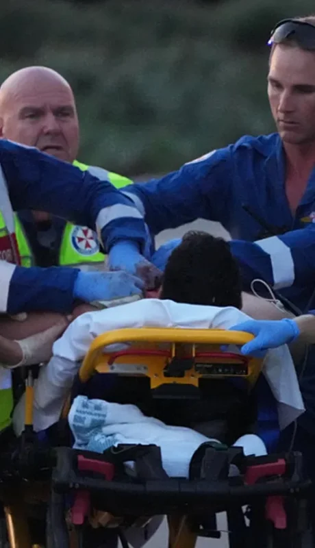 La policía confirmó 11 muertos y 29 heridos tras un tiroteo en el inicio de Janucá.