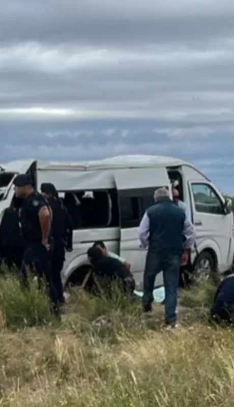 Una traffic que viajaba de San Rafael a Chilecito volcó en El Divisadero.