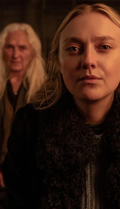 Dakota Fanning se convierte en Mina.