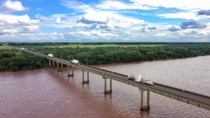 puente que une santo tome (corrientes) con sao borja (brasil)
