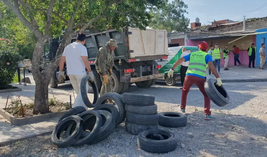 El descacharrado es muy importante para combatir al mosquito.