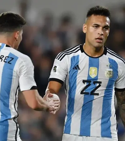 Julián Alvarez y Lautaro Martínez: el sueño de verlos juntos en el Barça