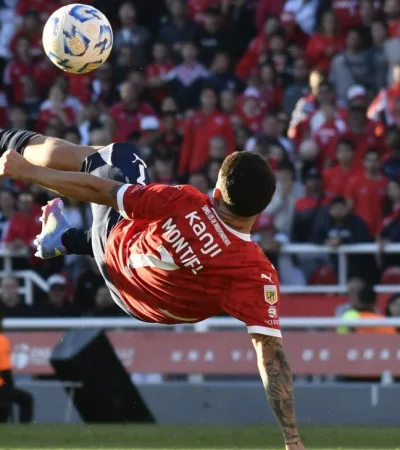 Santiago Montiel ganó el Premio Puskas.