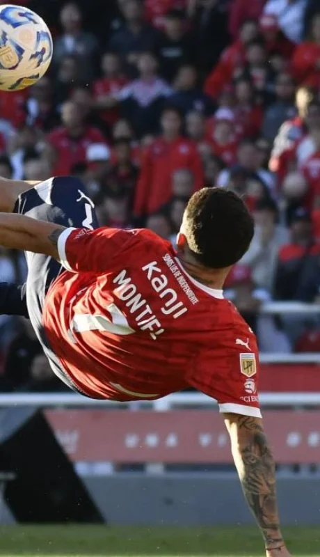 Santiago Montiel ganó el Premio Puskas.