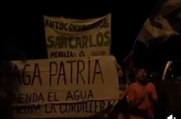 Tras el voto por San Jorge, manifestantes escracharon la casa del diputado Mauricio Torres