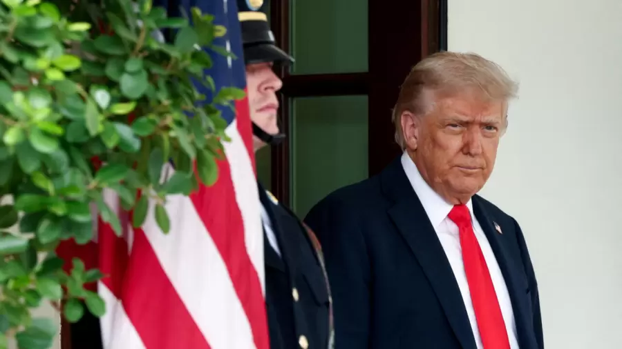 Trump anunció una expansión drástica de sus restricciones migratorias: más de 30 países están complicados.