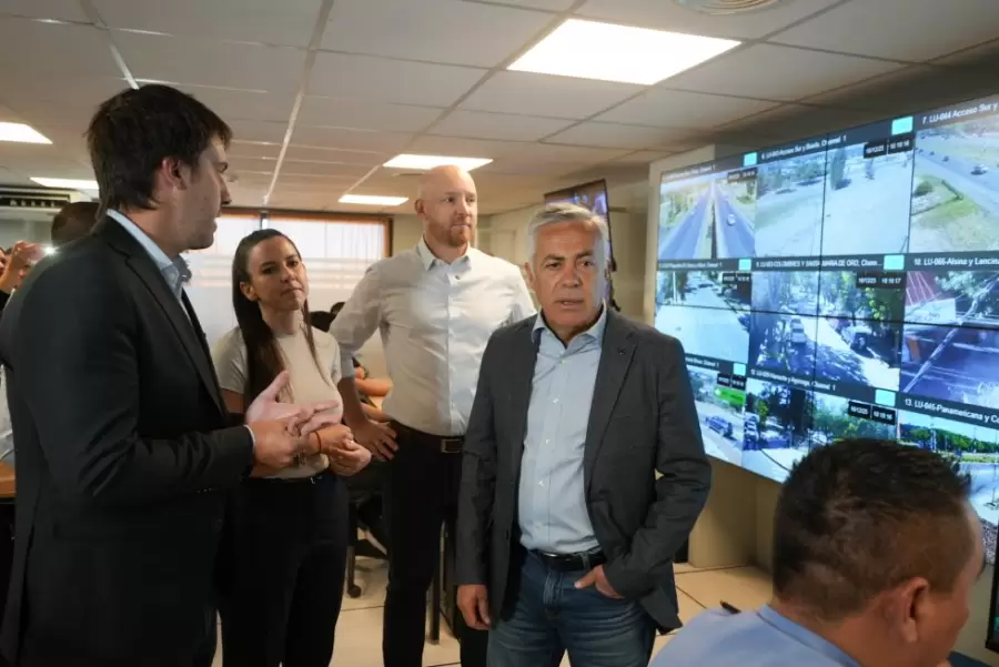 El Gobernador visitó un centro de monitorep