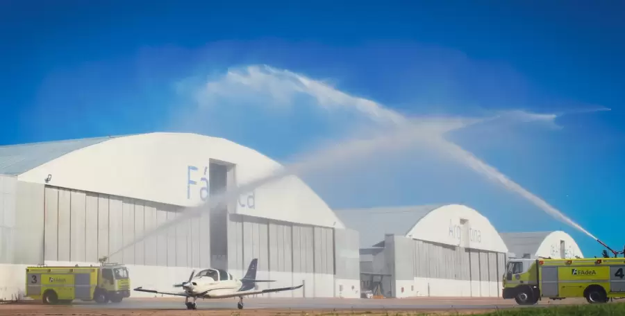 FAdeA presenta el IA-100B