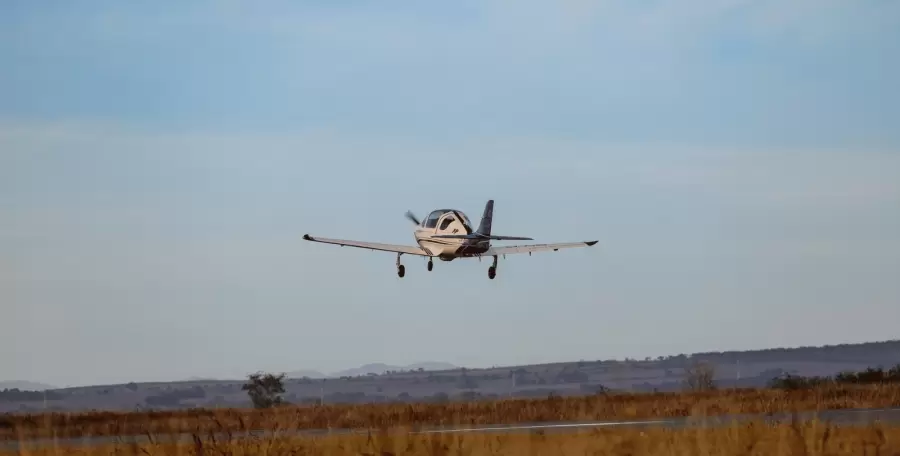 FAdeA presenta el IA-100B