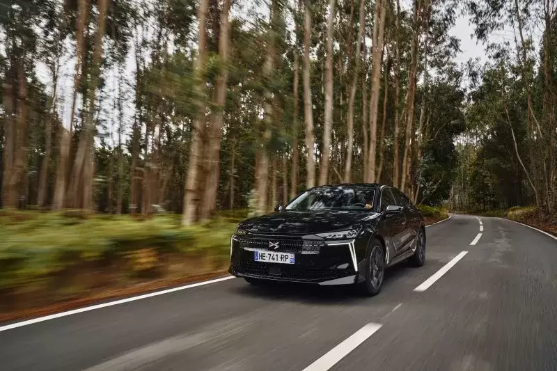 DS Nº4: el auto con Inteligencia Artificial y 450 km de autonomía