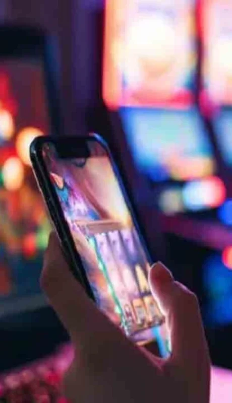 En lo que respecta a la ludopatía, la psicóloga opina que "es necesario regular las publicidades o prohibirlas, y tomar una decisión política".