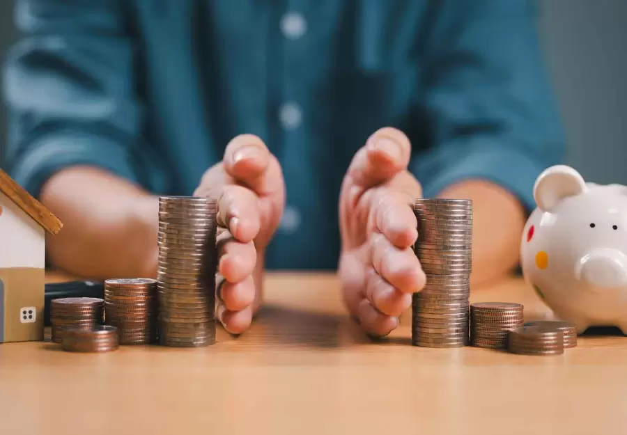 Markarián propone un fondo obligatorio aportado por los mismos padres (50% cada uno), garantizando la protección de los menores.