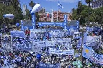 La CGT anunció "paro nacional" en Plaza de Mayo y le dijo "rotundamente no" a la reforma laboral