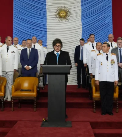 Milei preside el acto en el Colegio Militar