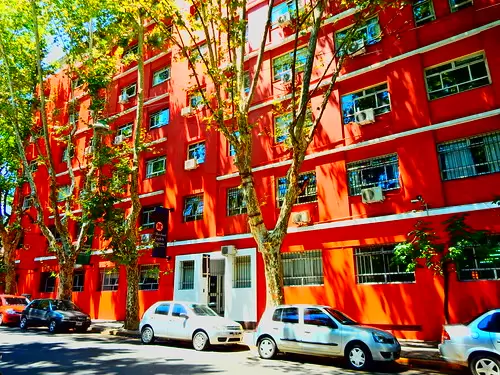 La Justicia dictó una orden de alejamiento del Colegio Palermo Chico y del Club GEBA