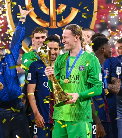 Matvey Safonov se fracrturó la mano y estará un mes fuera de las canchas.