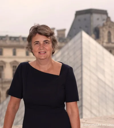 El Louvre en llamas: se intensifican los pedidos de destitución de su directora tras el robo.