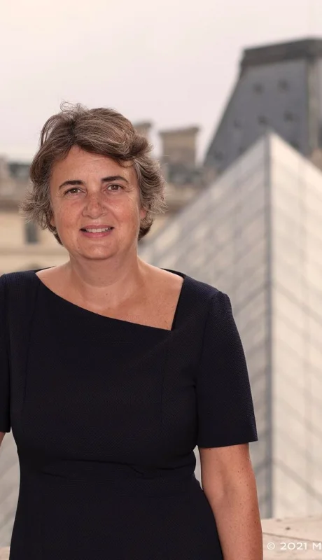 El Louvre en llamas: se intensifican los pedidos de destitución de su directora tras el robo.