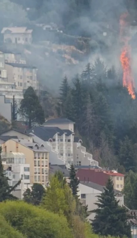 El incendio en Bariloche está "controlado" pero imputaron a un hombre por desatar el caos con una herramienta