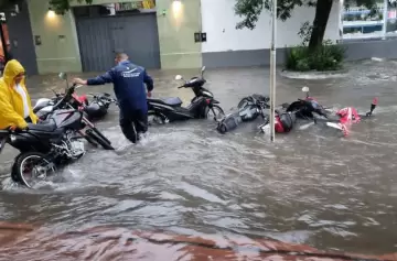 Desastre climático en Corrientes: "se cayó el cielo" y hay familias con el agua al cuello