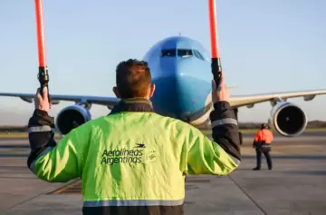 Conflicto aeronáutico: controladores en alerta por las vacaciones