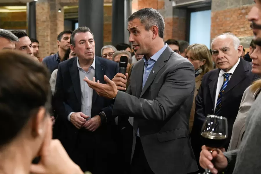 Martín Menem en acción