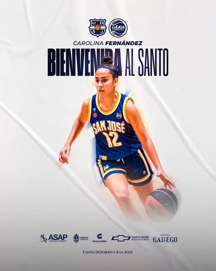 Carolina Fernández llega a San José.