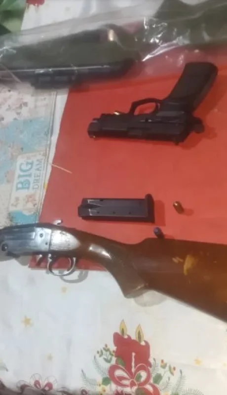 Armas secuestradas en la casa del sospechoso