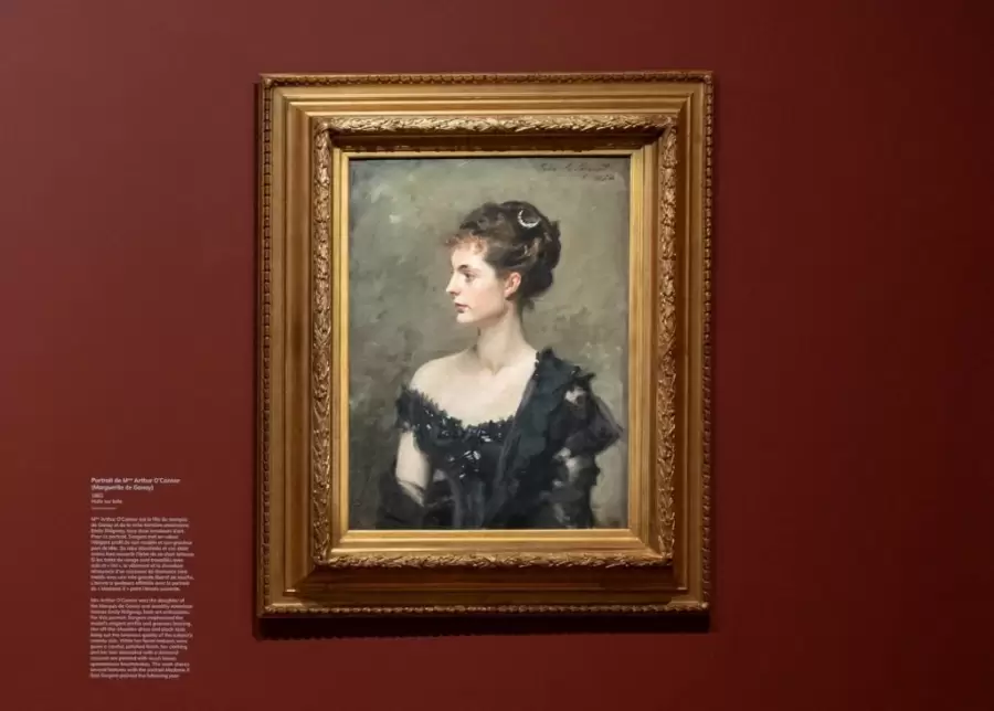 Madame O'Connor (1882) de John Singer Sargent instalada en "Sargent: Dazzling Paris" en el Museo de Orsay en París, 2025.