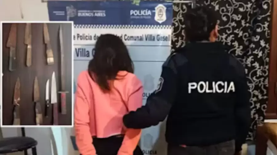 La mujer detenida, y los cuchillos que se le secuestraron.